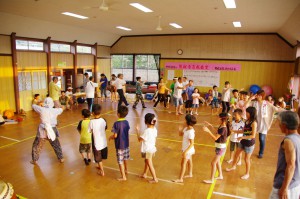 子ども達対象の踊り練習会の様子